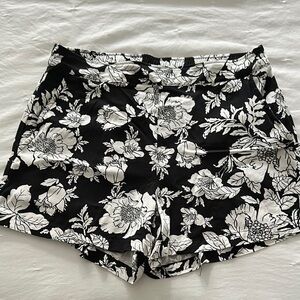 Old Navy High Rise Playa Floral Black and White Women's Shorts size L